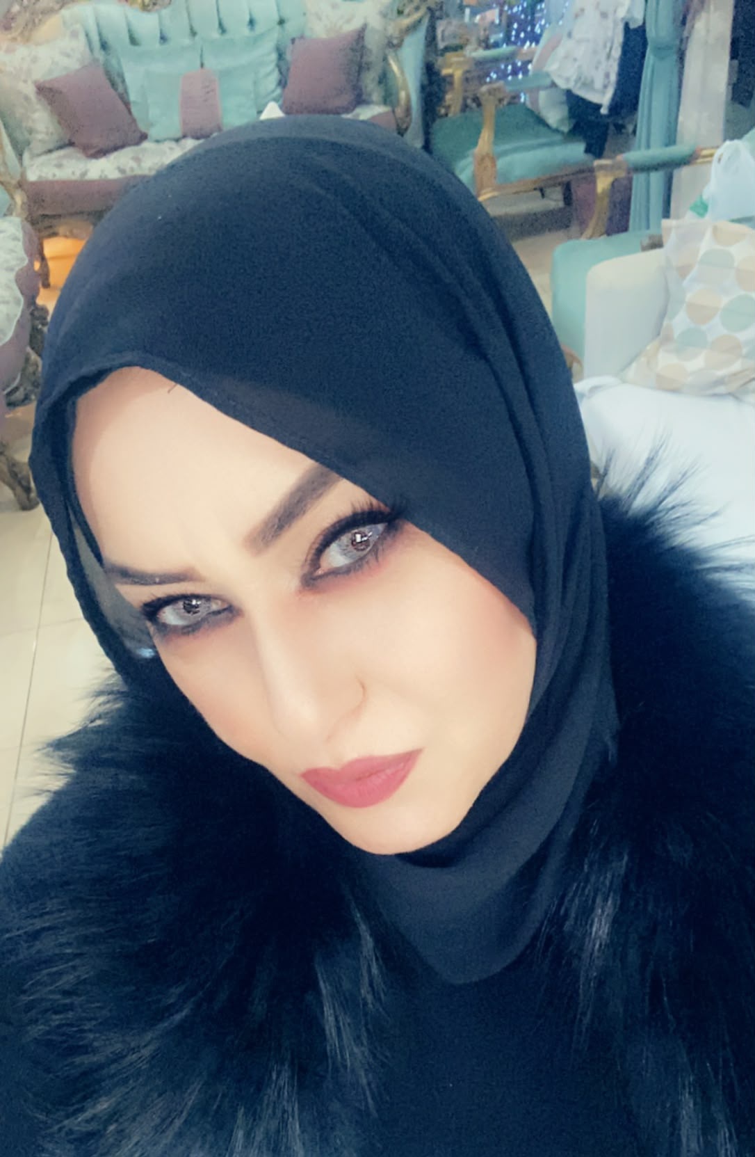 الشاعرة هدى صادق عن الخيام: أحبك كحبي لقراءة سورة من القرآن حيث تصفو الروحُ في آياتِ ربٍّ ما تليتُ بها إلا واطمأننت 