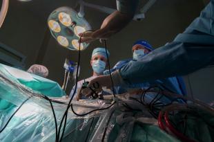 بعدما استفاق من عملية نقل كلية.. فوجئ فور علمه بهوية المتبرع