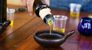 سعر اللتر 2000 يورو.. تعرف على الذهب الأخضر في الجزائر