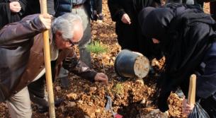 رئيس بلدية الخيام يفتتح مشروع تشجير في البلدة