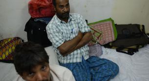 توقيف هنديان يعملان في عديسة بشكل مخالف