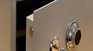 هكذا سرقت الـ30 ألف دولار من داخل خزنة منزل في الجناح!