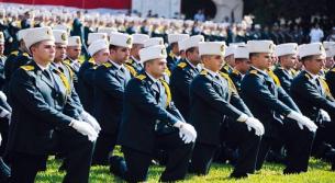 الرئيس عون وقع 4 مراسيم ترقية لتلامذة الكلية الحربية الى رتبة ملازم