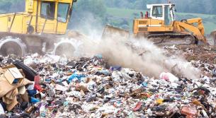 طمر الرؤوس في النفايات