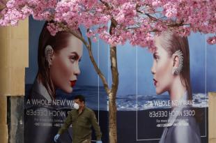 الأزمة «تحفر» في وجوه اللبنانيات: كوني جميلة.. ولا تصرفي!