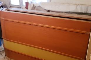 كونتوار وتجهيزات أخرى معروضة للبيع في الخيام