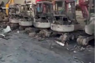 غارات جوّية إجرامية على معارض للاليات الثقيلة في المصيلح.. الهدف منع إعادة الإعمار؟