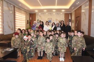 تلامذة وطلاب النبطية هنأوا المحافظ الترك بعيد الاستقلال واحتفال في ثانوية اجيال الدوير