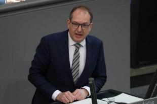 ألمانيا تعلن تكثيف عمليات الترحيل إلى سوريا وأفغانستان