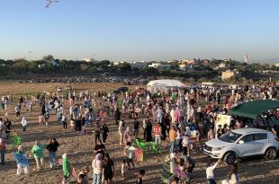 1700 طائرة ورقية تحلّق في سماء الزرارية ضمن المهرجان السنوي