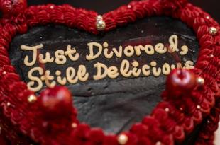 عندما يصبح الطلاق حفلاً سعيداً!