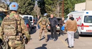 اليونيفيل تنقل عشرات المدنيين إلى أماكن آمنة في جنوب لبنان