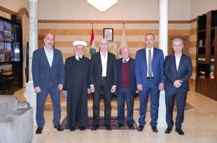 الوزير الحجار يستقبل المفتي دلي ووفدًا من المنطقة ويؤكد دعم أبناء العرقوب